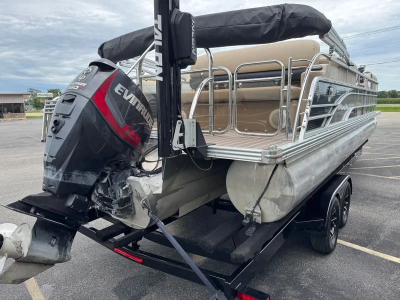 Slide: The Image of Manitou 25 SES 2014 - 6