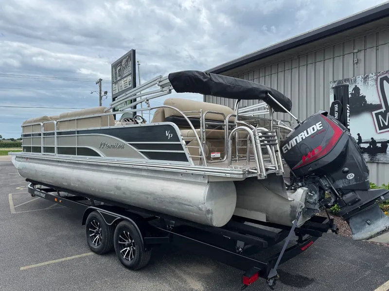 Slide: The Image of Manitou 25 SES 2014 - 8