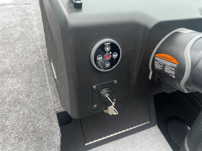 Slide: The Image of Alumacraft 2026 Alumacraft Competitor 185X Sport 2026 - 18