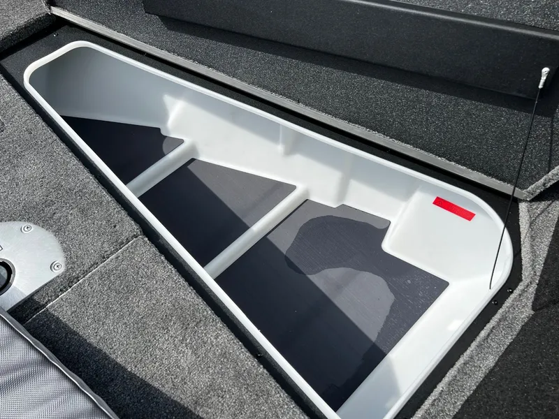 Slide: The Image of Alumacraft 2026 Alumacraft Competitor 185X Sport 2026 - 12