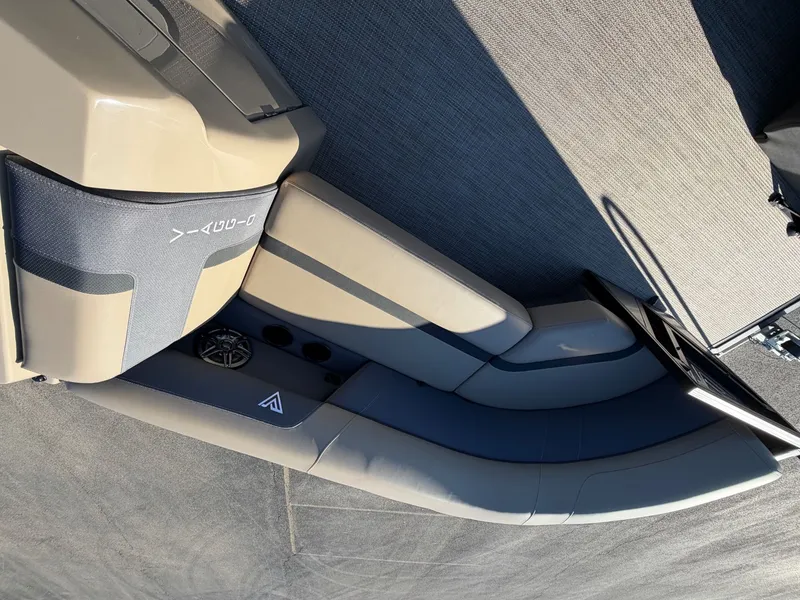 Slide: The Image of Viaggio 2025 Viaggio Lago X 22U 2025 - 19