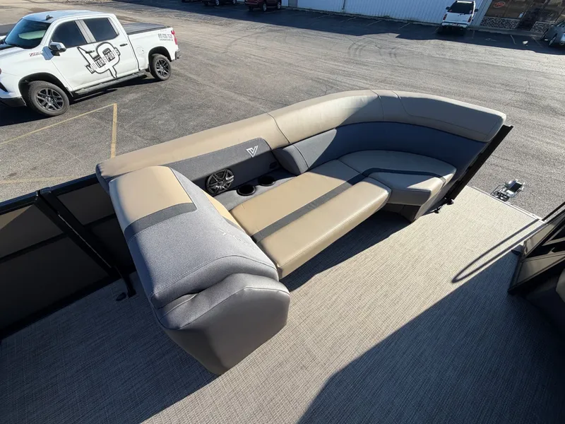 Slide: The Image of Viaggio 2025 Viaggio Lago X 22U 2025 - 20