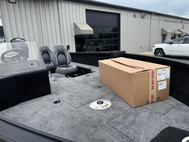 Slide: The Image of Alumacraft 2026 Alumacraft Competitor 185X SC 2026 - 11