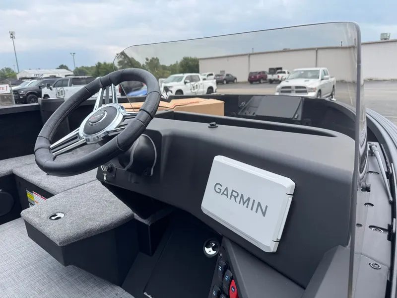 Slide: The Image of Alumacraft 2026 Alumacraft Competitor 185X SC 2026 - 9