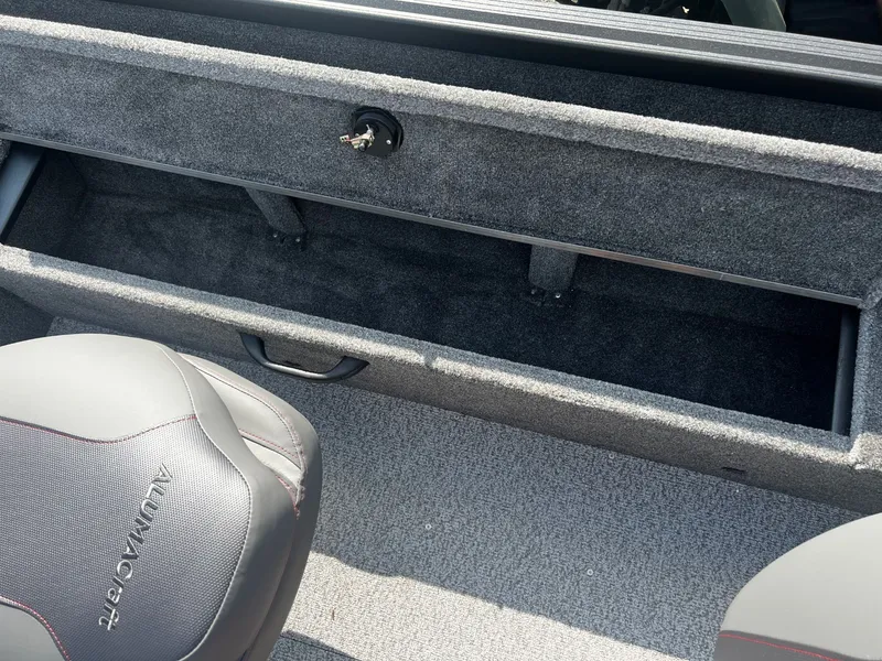 Slide: The Image of Alumacraft 2026 Alumacraft Voyager 175 Sport 2026 - 10