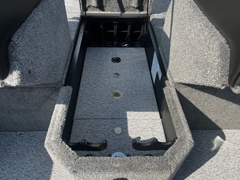 Slide: The Image of Alumacraft 2026 Alumacraft Voyager 175 Sport 2026 - 8