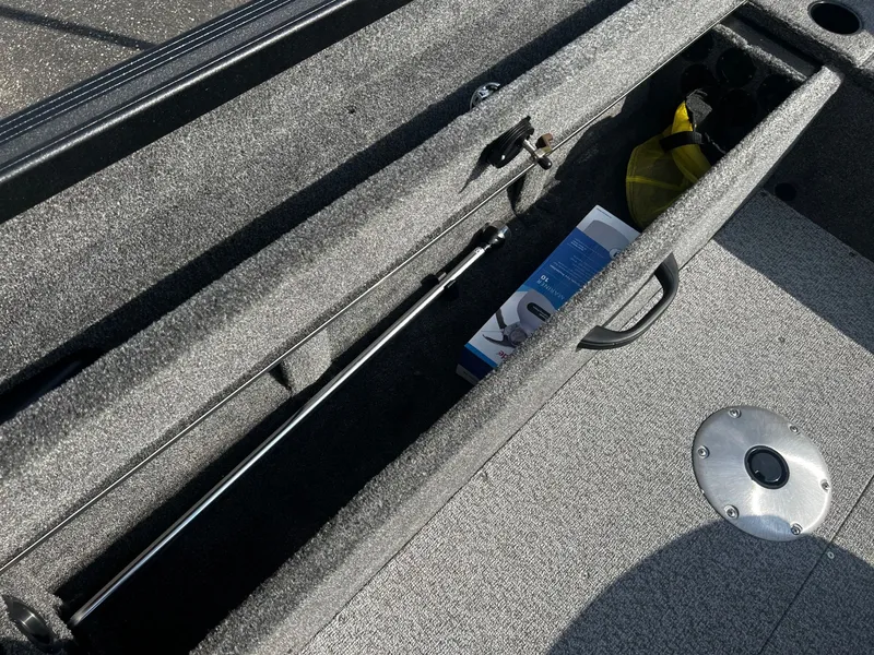 Slide: The Image of Alumacraft 2026 Alumacraft Voyager 175 Sport 2026 - 9