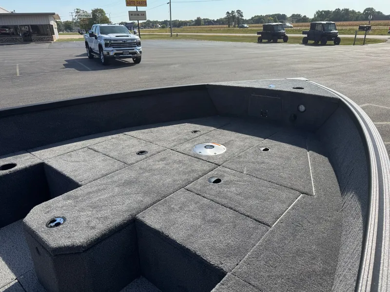 Slide: The Image of Alumacraft 2026 Alumacraft Voyager 175 Tiller 2026 - 10