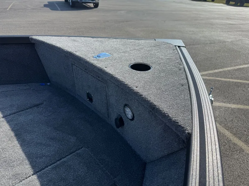 Slide: The Image of Alumacraft 2026 Alumacraft Voyager 175 Tiller 2026 - 11