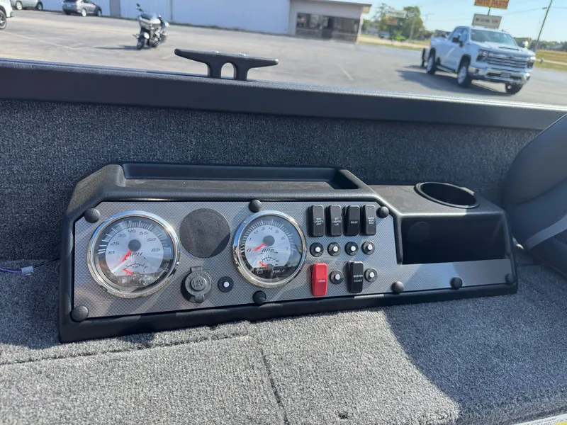 Slide: The Image of Alumacraft 2026 Alumacraft Voyager 175 Tiller 2026 - 13