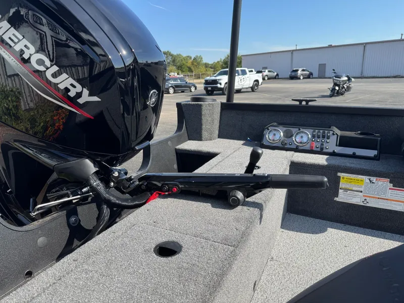 Slide: The Image of Alumacraft 2026 Alumacraft Voyager 175 Tiller 2026 - 8