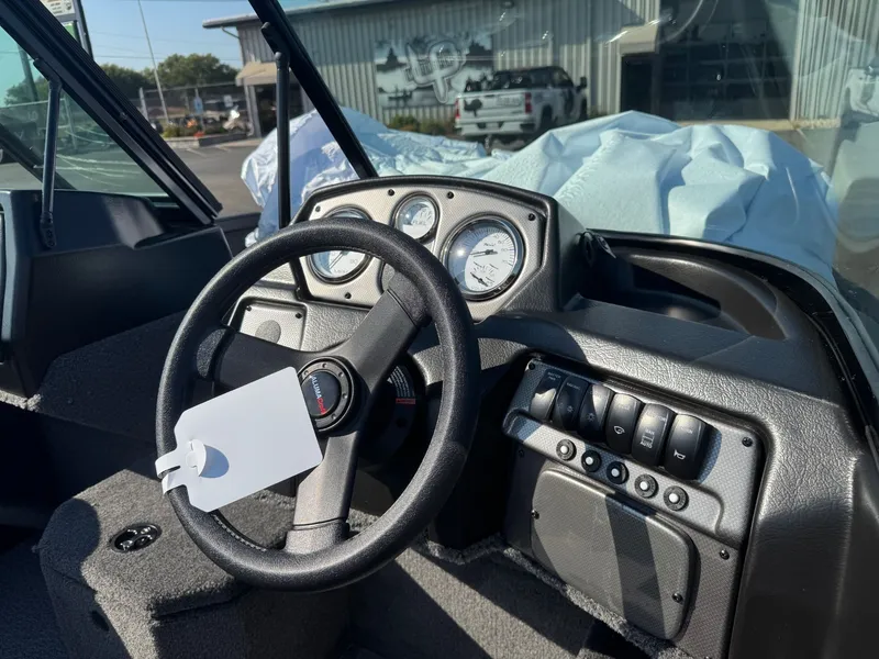 Slide: The Image of Alumacraft 2026 Alumacraft Voyager 175 Sport 2026 - 11