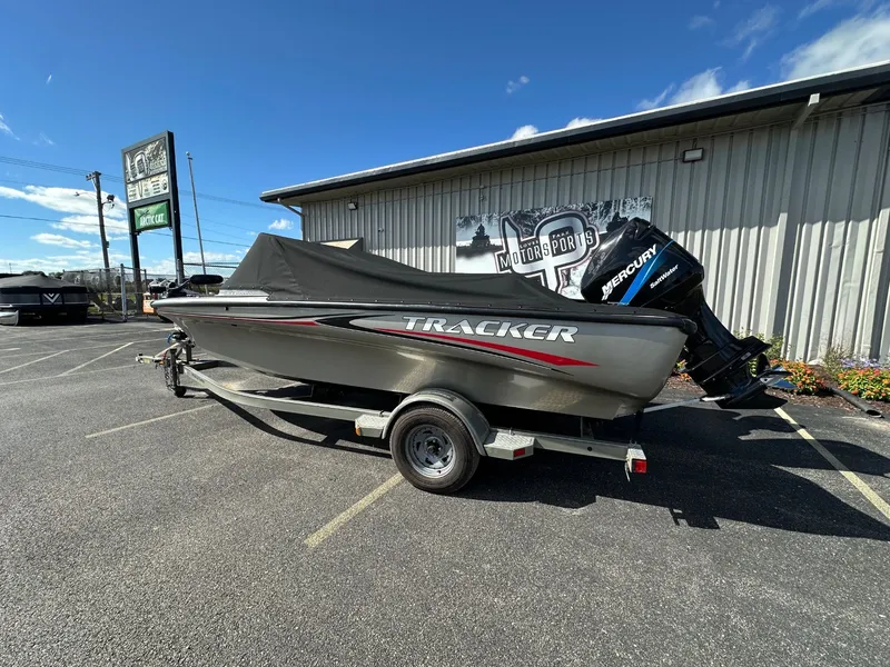 The Image of Tracker Tundra 20 WT 2003 - 1