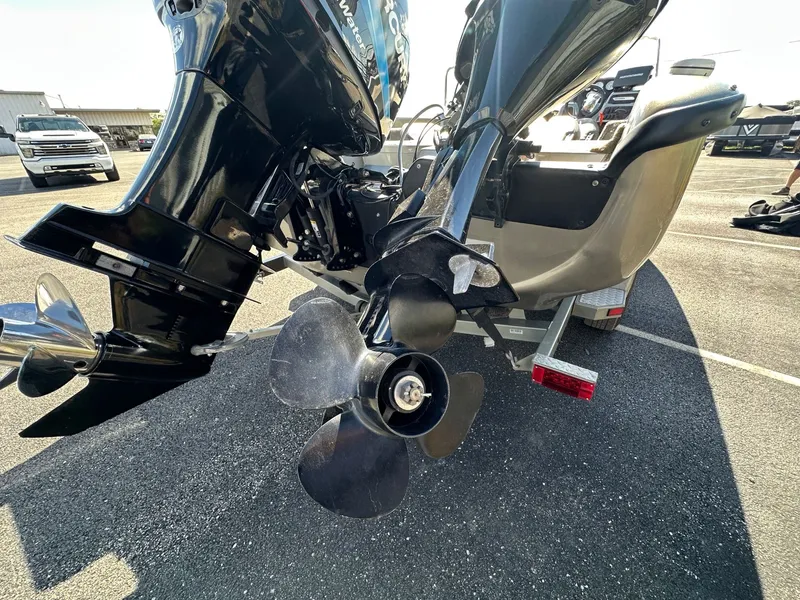 Slide: The Image of Tracker Tundra 20 WT 2003 - 11