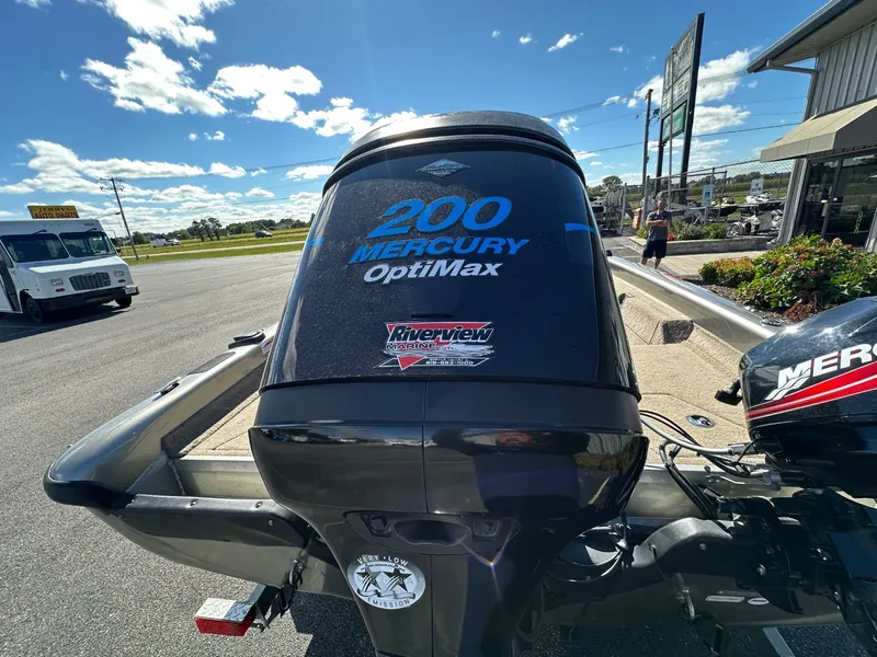 Slide: The Image of Tracker Tundra 20 WT 2003 - 12