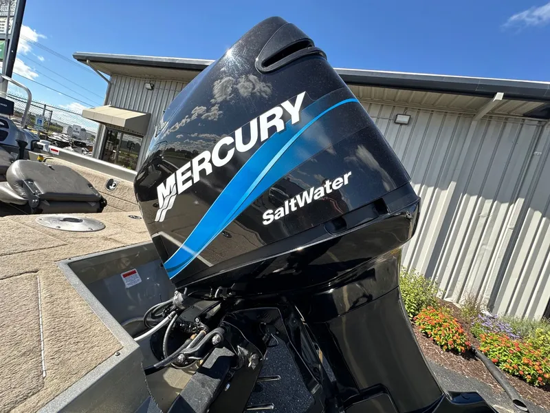 Slide: The Image of Tracker Tundra 20 WT 2003 - 13