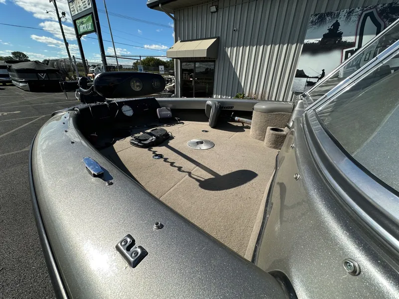 Slide: The Image of Tracker Tundra 20 WT 2003 - 16