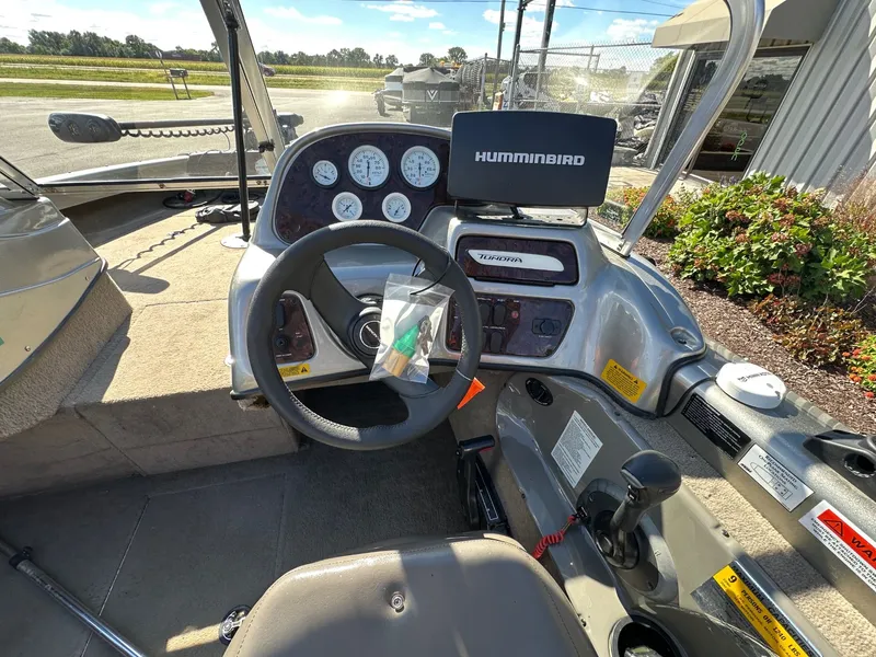 Slide: The Image of Tracker Tundra 20 WT 2003 - 17