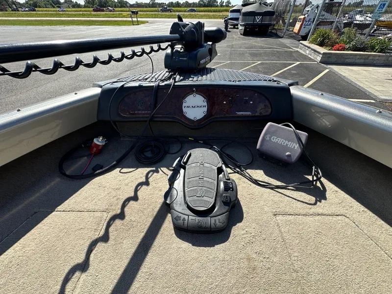 Slide: The Image of Tracker Tundra 20 WT 2003 - 19