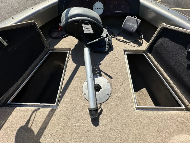 Slide: The Image of Tracker Tundra 20 WT 2003 - 20