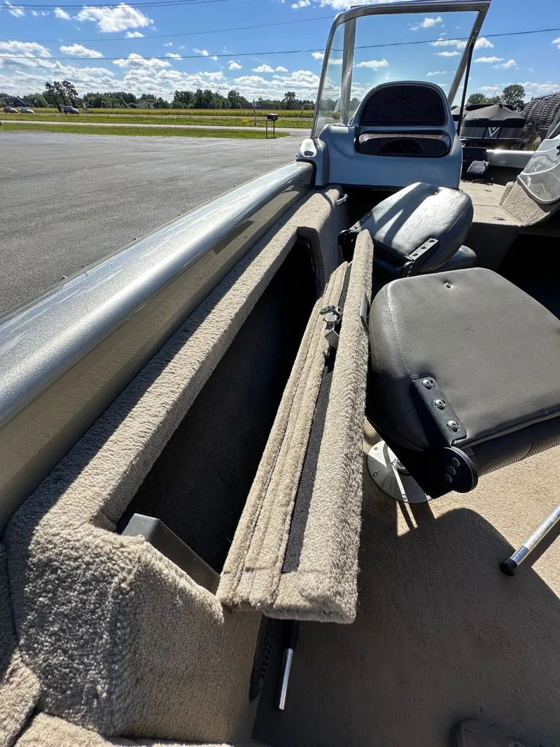 Slide: The Image of Tracker Tundra 20 WT 2003 - 24