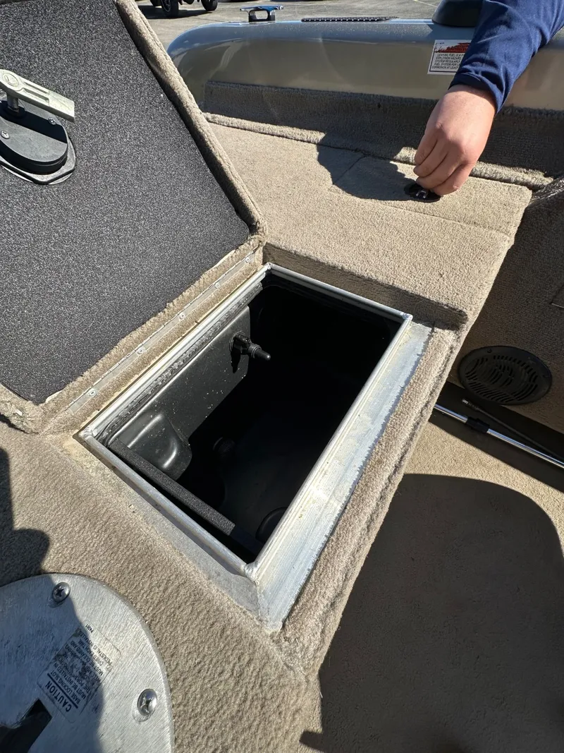 Slide: The Image of Tracker Tundra 20 WT 2003 - 25