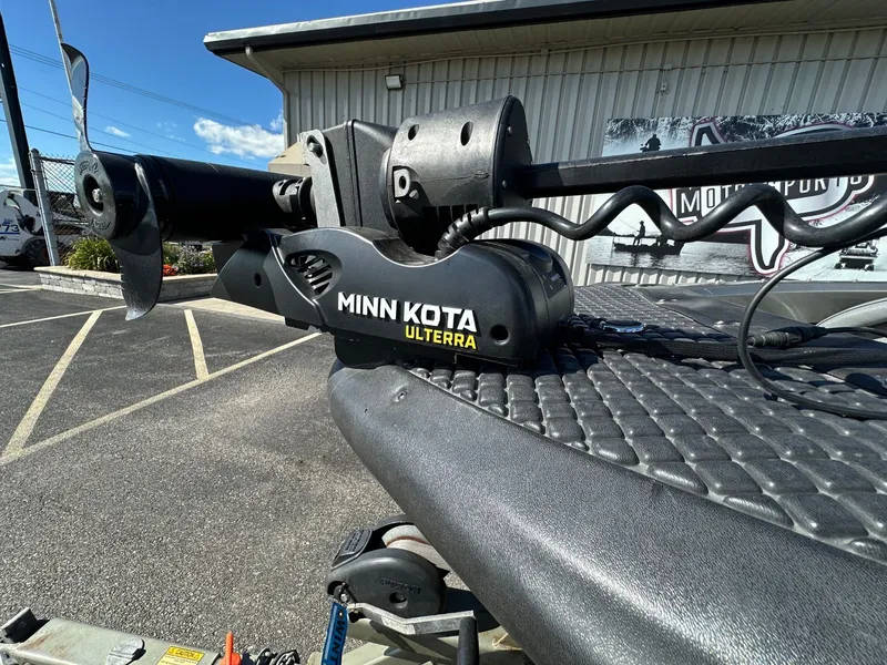 Slide: The Image of Tracker Tundra 20 WT 2003 - 4