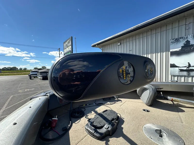 Slide: The Image of Tracker Tundra 20 WT 2003 - 5