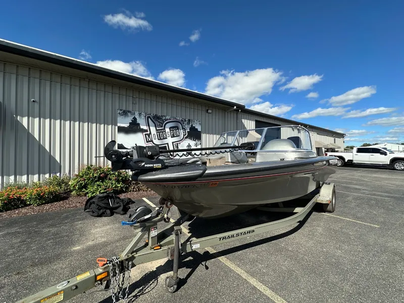 Slide: The Image of Tracker Tundra 20 WT 2003 - 6