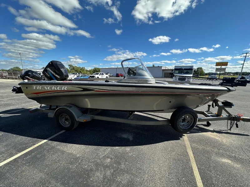 Slide: The Image of Tracker Tundra 20 WT 2003 - 8