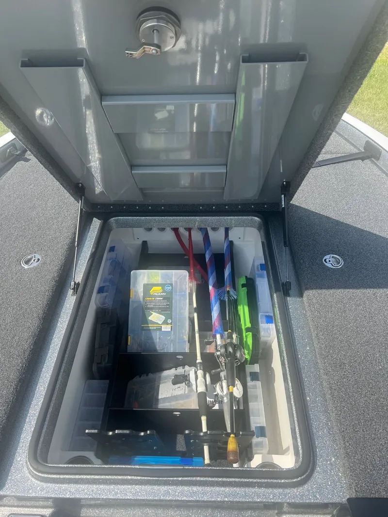 Slide: The Image of Caymas CX 20 PRO 2022 - 24