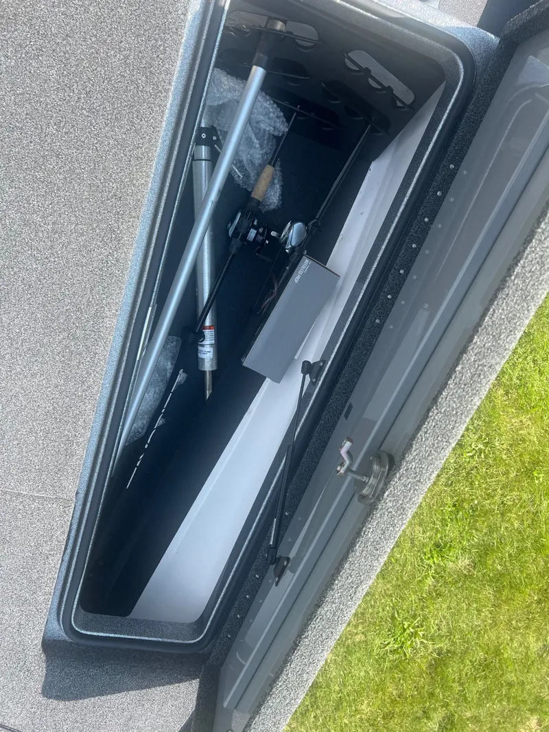 Slide: The Image of Caymas CX 20 PRO 2022 - 25