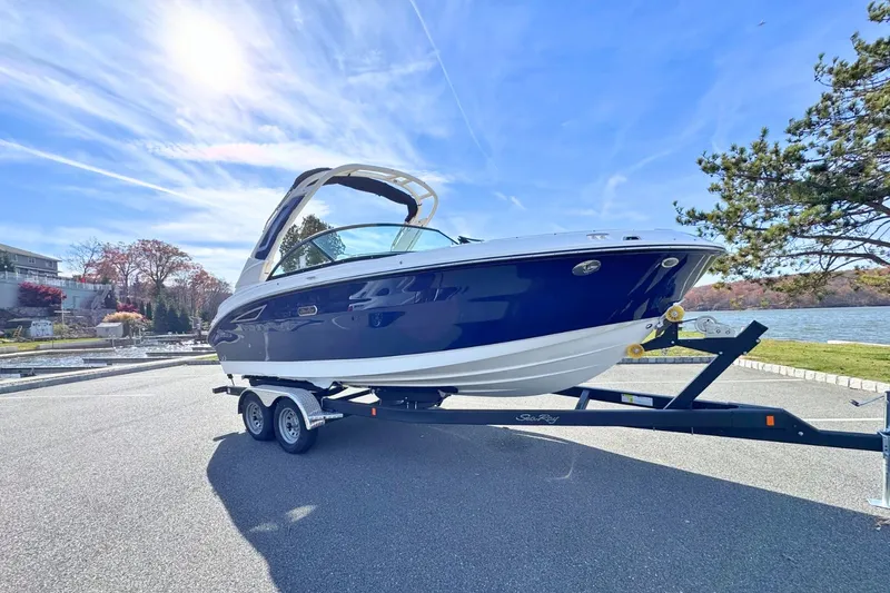 Slide: The Image of Sea Ray SDX 230 2026 - 1