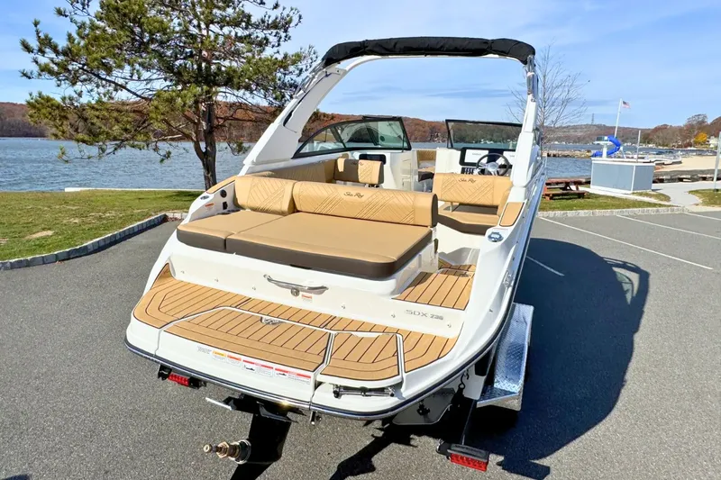 Slide: The Image of Sea Ray SDX 230 2026 - 4