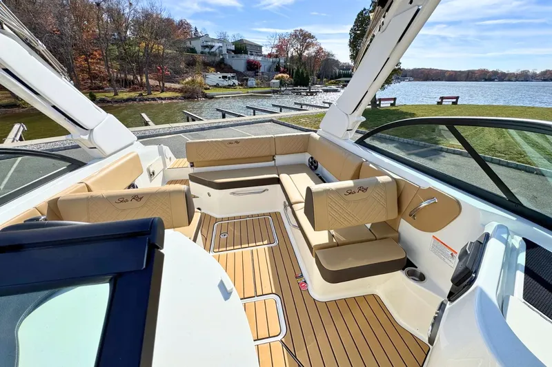 Slide: The Image of Sea Ray SDX 230 2026 - 5