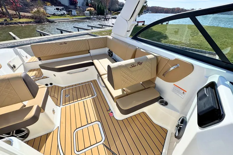 Slide: The Image of Sea Ray SDX 230 2026 - 7