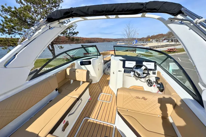 Slide: The Image of Sea Ray SDX 230 2026 - 8