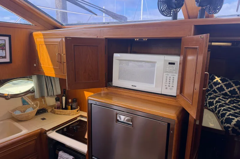 Slide: The Image of Interior of 1988 Ocean Alexander 42' yacht with cozy seating and large windows. - 25