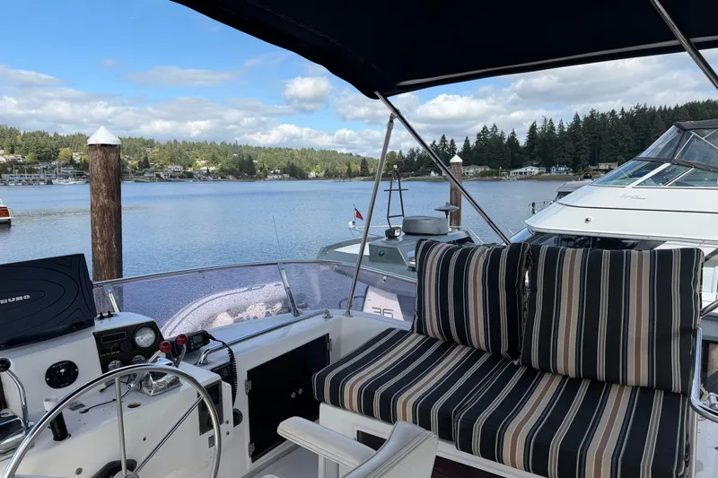 Slide: The Image of 1988 Ocean Alexander 42' yacht with "Fin & Tonic" name, featuring a sleek design and enclosed flybridge. - 8
