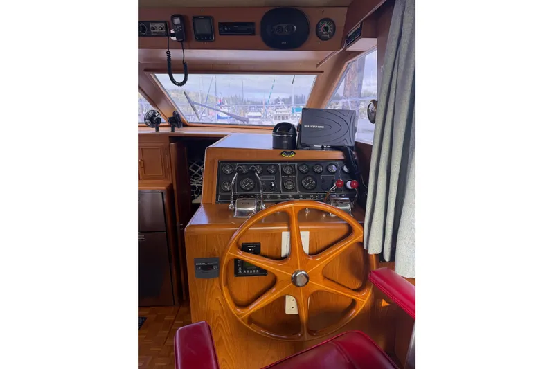 Slide: The Image of Deck of 1988 Ocean Alexander 42' yacht with chairs and storage box. - 15