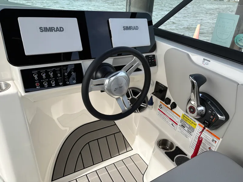 Slide: The Image of Sea Ray SDX 250 Outboard 2026 - 10