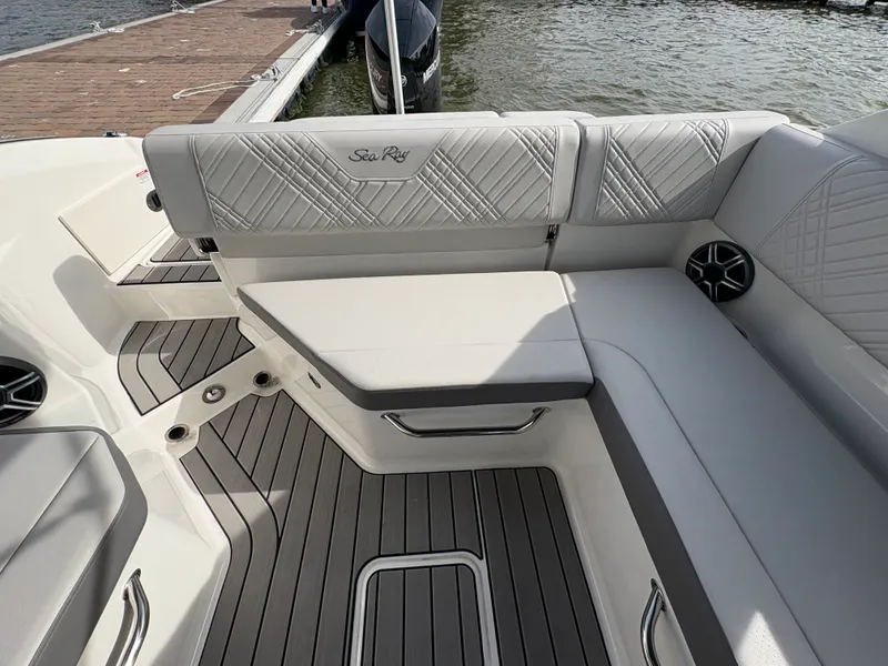 Slide: The Image of Sea Ray SDX 250 Outboard 2026 - 15