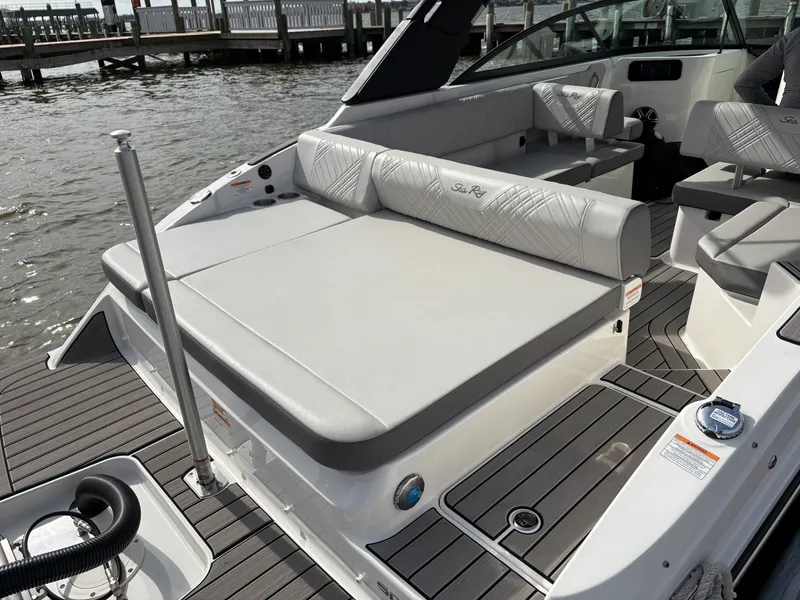 Slide: The Image of Sea Ray SDX 250 Outboard 2026 - 16