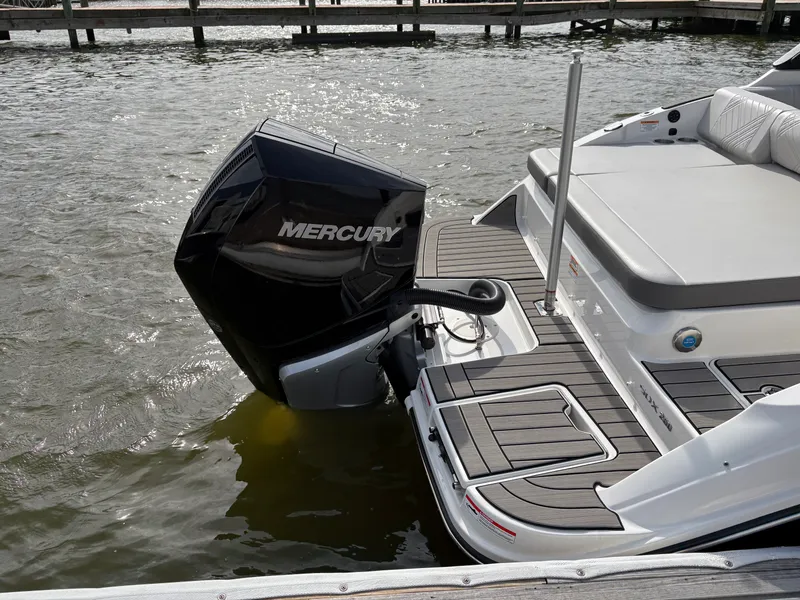 Slide: The Image of Sea Ray SDX 250 Outboard 2026 - 17