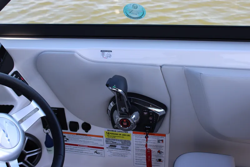 Slide: The Image of Sea Ray SDX 250 Outboard 2026 - 28