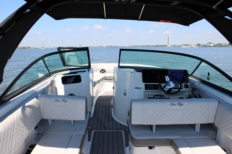 Slide: The Image of Sea Ray SDX 250 Outboard 2026 - 29