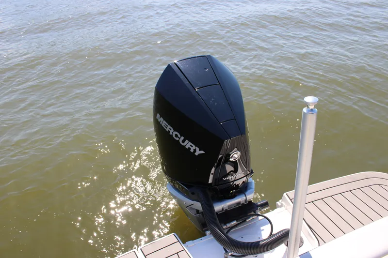 Slide: The Image of Sea Ray SDX 250 Outboard 2026 - 31