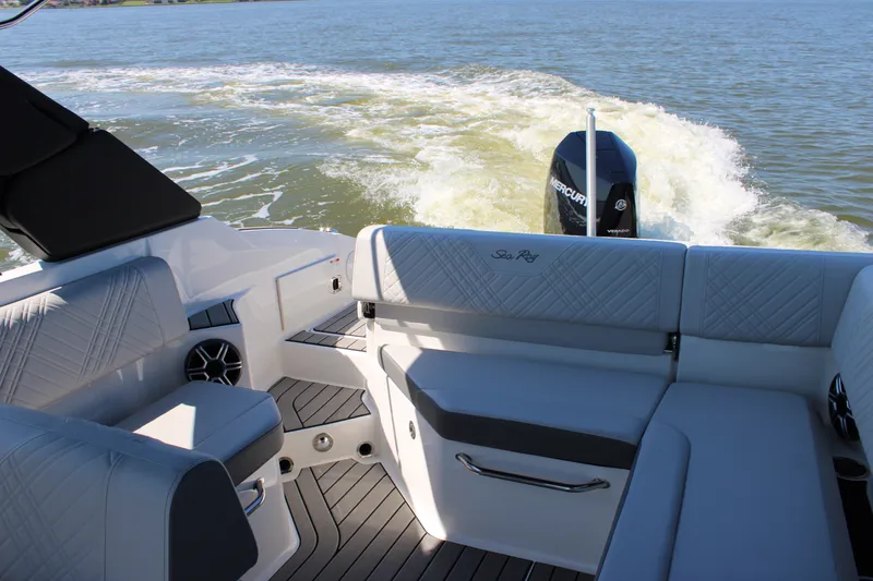 Slide: The Image of Sea Ray SDX 250 Outboard 2026 - 35