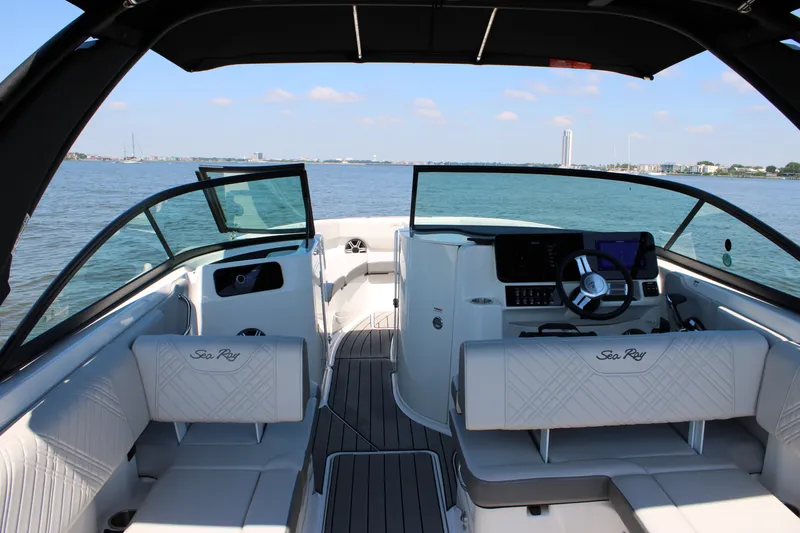 Slide: The Image of Sea Ray SDX 250 Outboard 2026 - 37