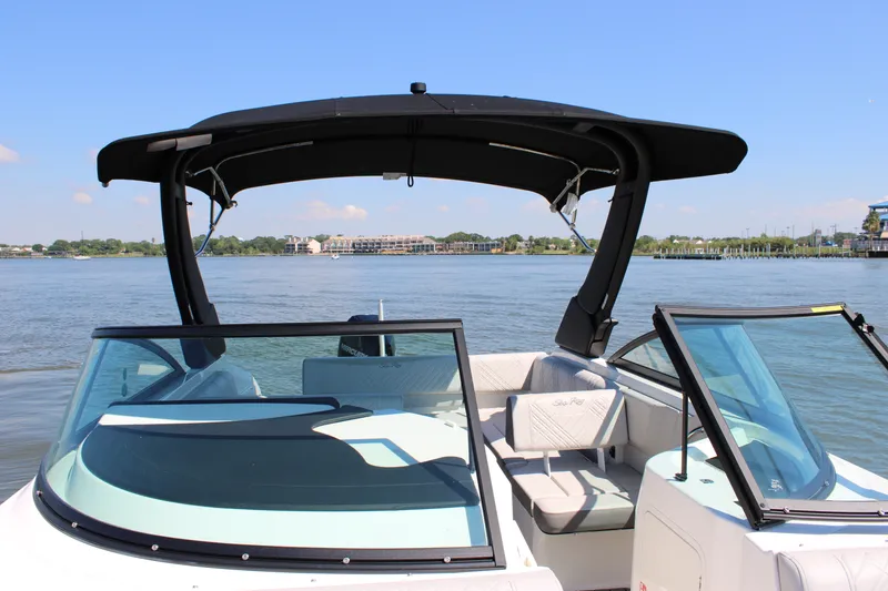 Slide: The Image of Sea Ray SDX 250 Outboard 2026 - 39